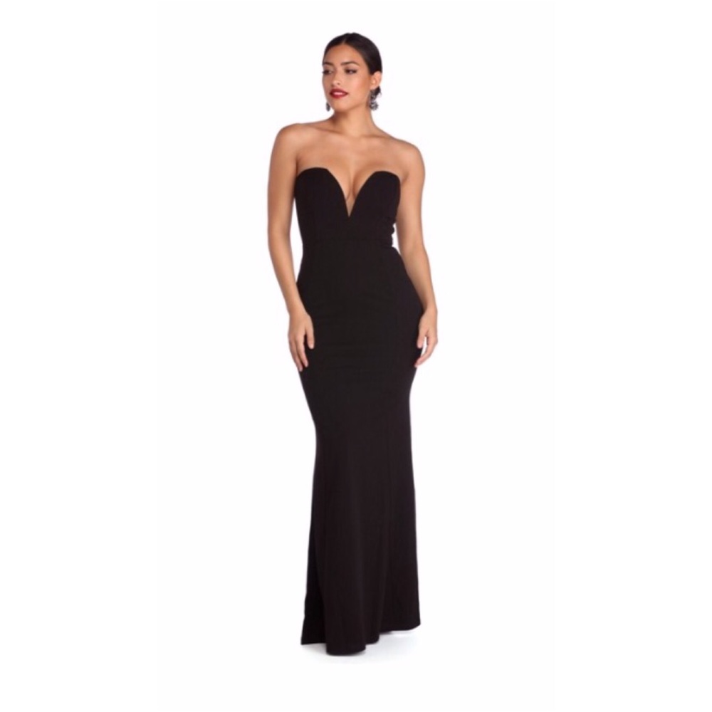Sweatheart black gown